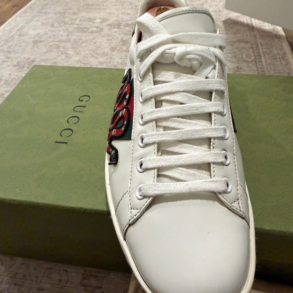 100% authentic Gucci White and Green Sneakers with Red Accents - Picture 3 of 8